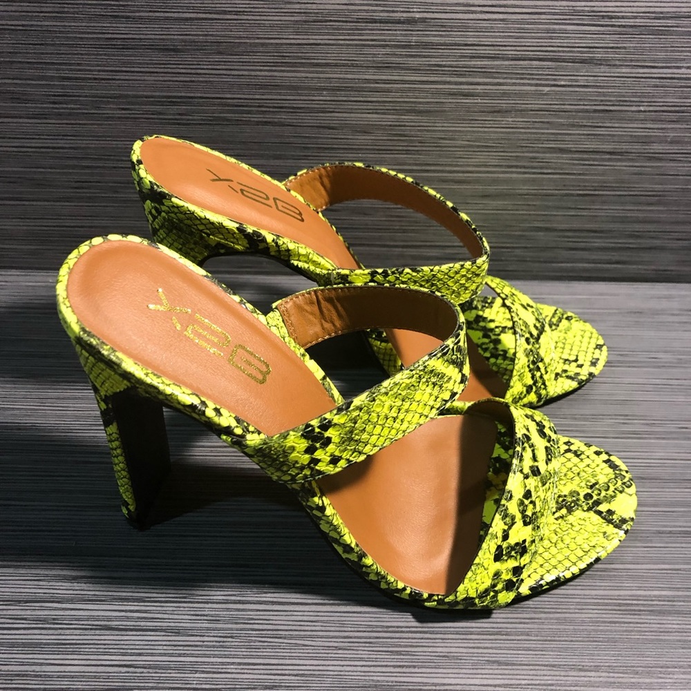 Black And Neon Green Snakeskin Heel - Picture 2 of 3
